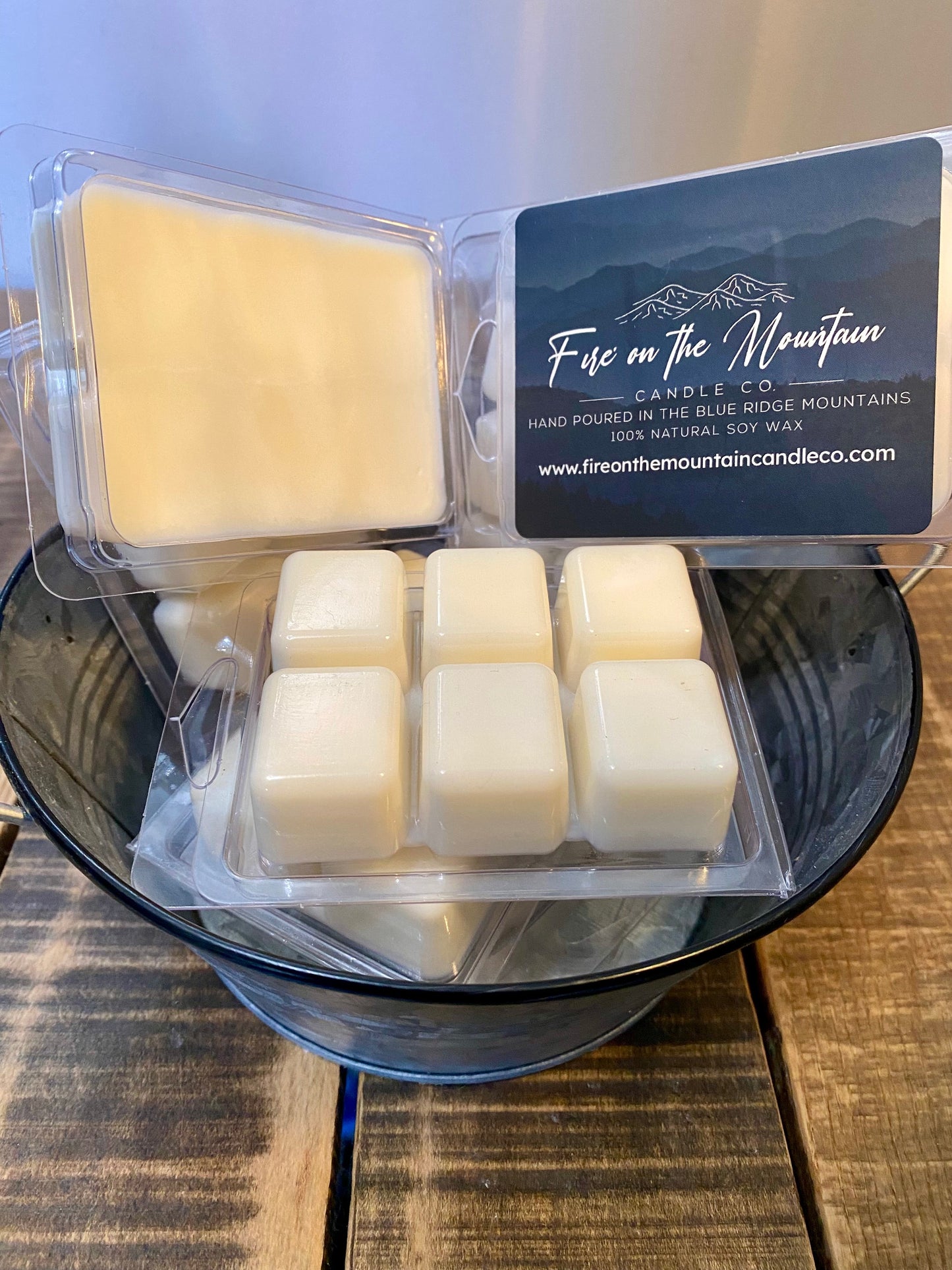 Sandalwood & Suede 100% Soy Candles & Wax Melts